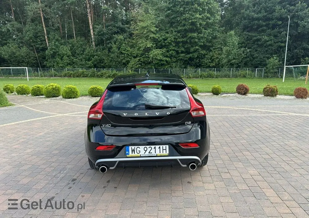 VOLVO V40 