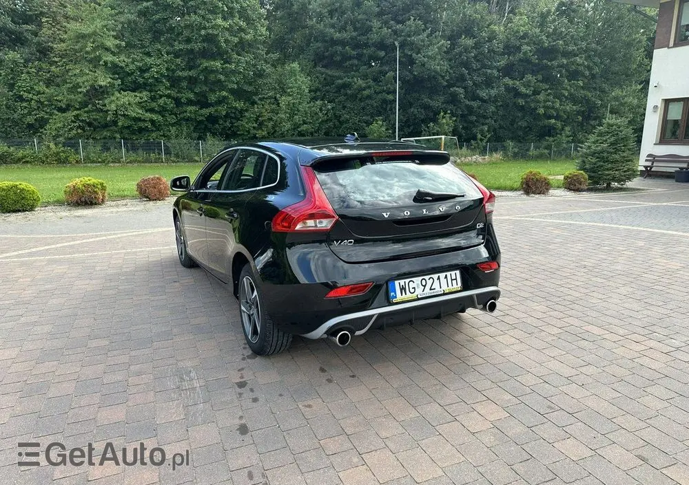 VOLVO V40 