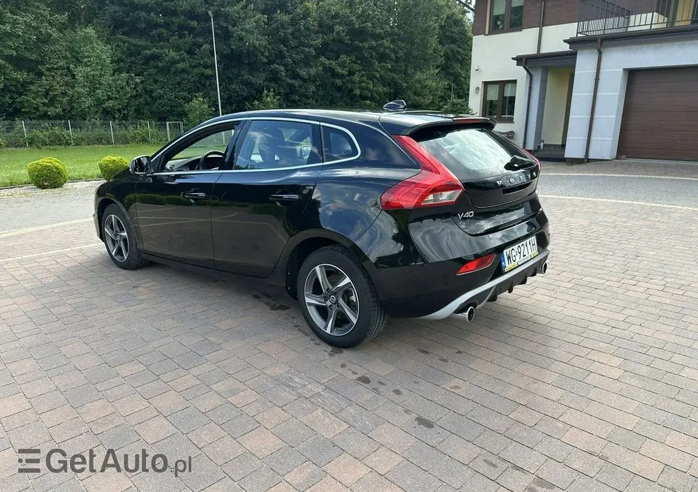 VOLVO V40 