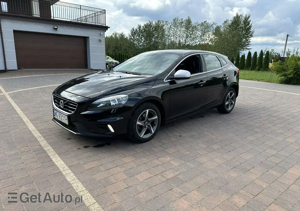VOLVO V40 