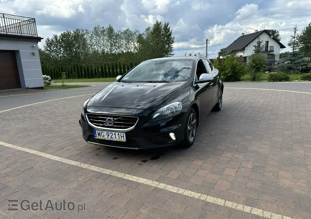 VOLVO V40 