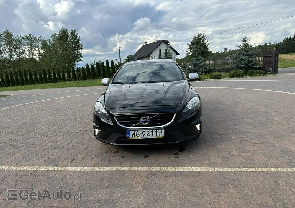 VOLVO V40 