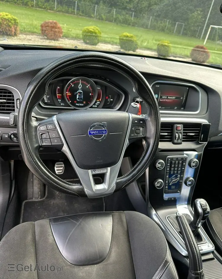 VOLVO V40 