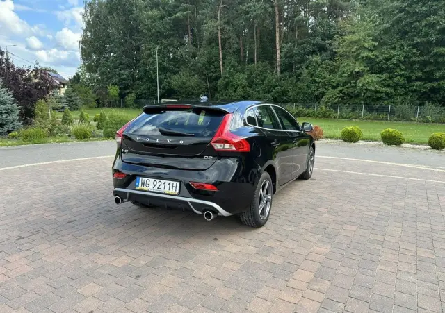 VOLVO V40 