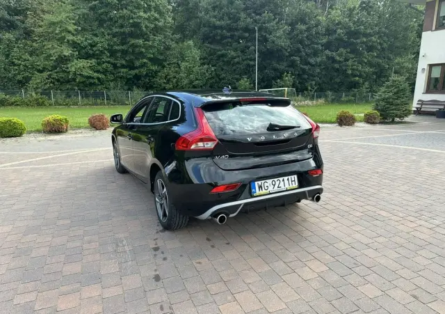 VOLVO V40 