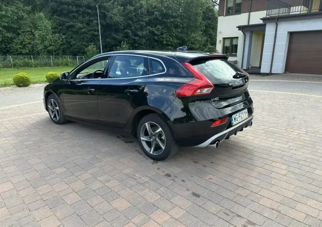 VOLVO V40 