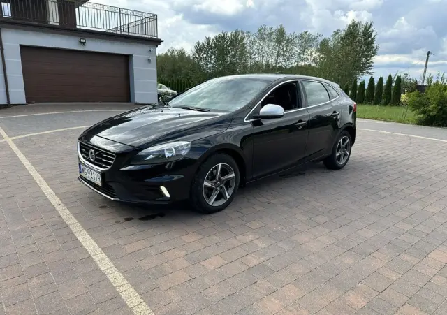 VOLVO V40 