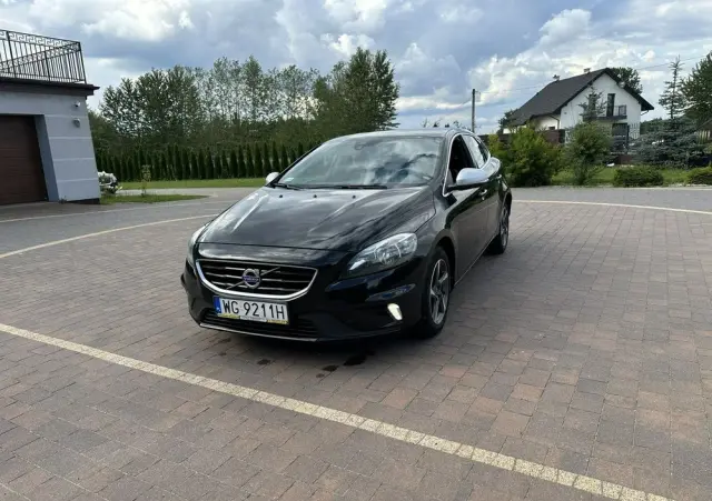 VOLVO V40 