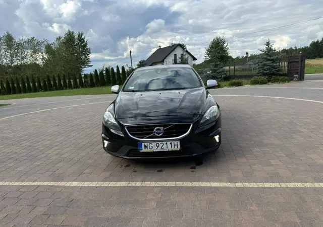 VOLVO V40 