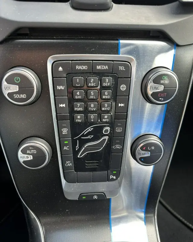 VOLVO V40 
