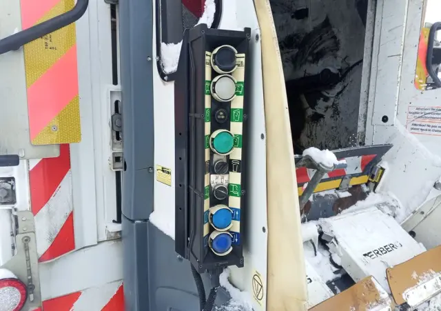 RENAULT Renault Śmieciarka EURO 6 Renault D19/ Mały przebieg i udokumentowany 