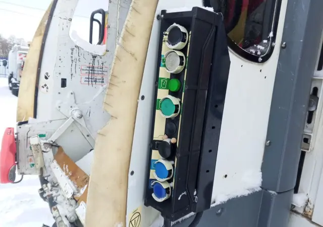 RENAULT Renault Śmieciarka EURO 6 Renault D19/ Mały przebieg i udokumentowany 