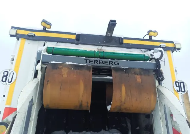 RENAULT Renault Śmieciarka EURO 6 Renault D19/ Mały przebieg i udokumentowany 