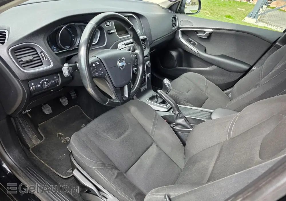 VOLVO V40 D2 Momentum