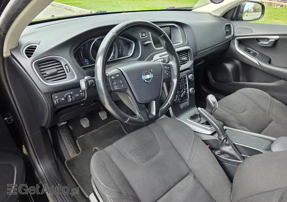 VOLVO V40 D2 Momentum