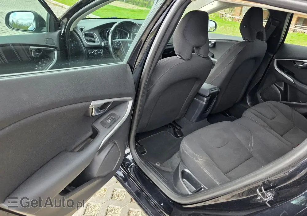 VOLVO V40 D2 Momentum