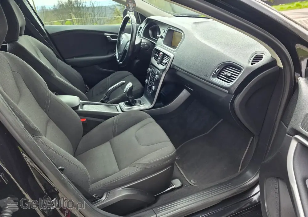 VOLVO V40 D2 Momentum