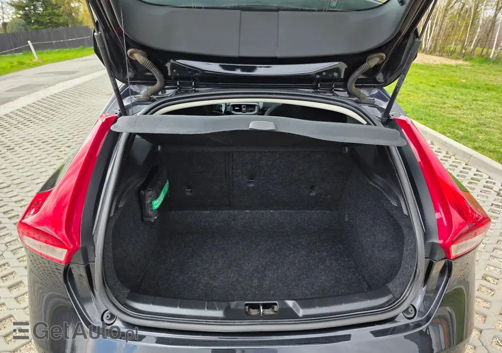 VOLVO V40 D2 Momentum