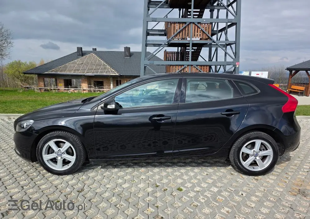 VOLVO V40 D2 Momentum