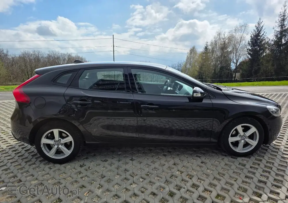 VOLVO V40 D2 Momentum