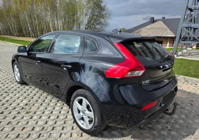 VOLVO V40 D2 Momentum