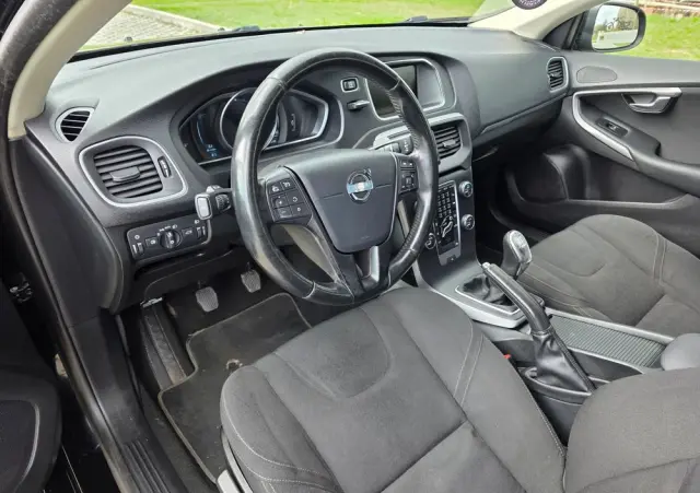 VOLVO V40 D2 Momentum