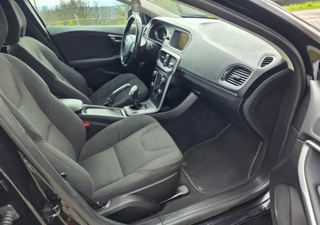 VOLVO V40 D2 Momentum