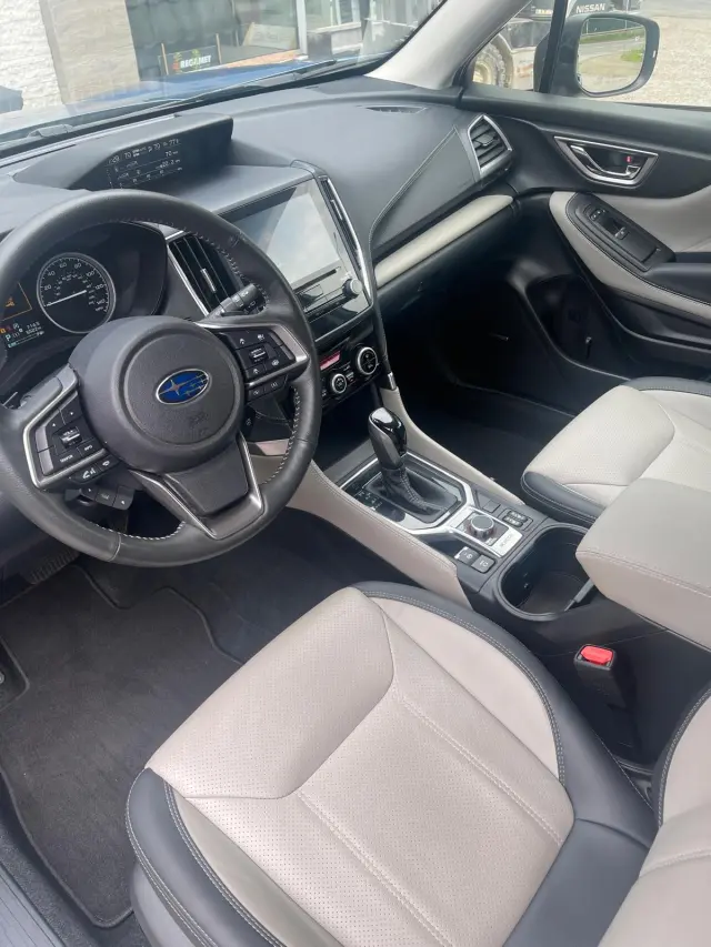 SUBARU Forester Platinum AWD Lineartronic