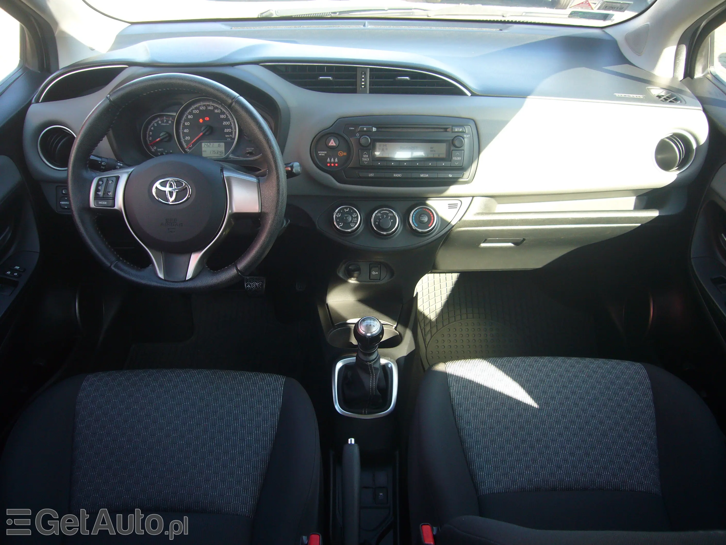 TOYOTA Yaris 