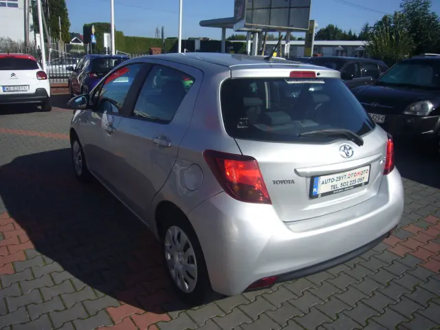 TOYOTA Yaris 