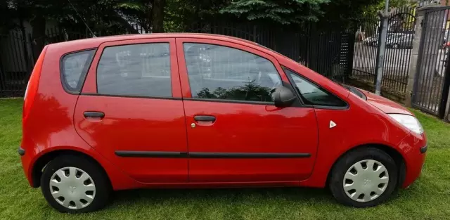 MITSUBISHI Colt 