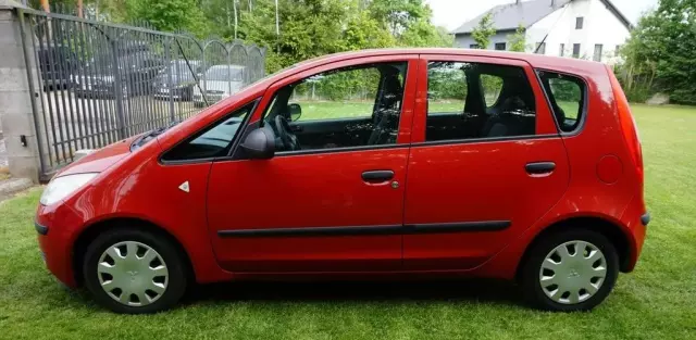 MITSUBISHI Colt 