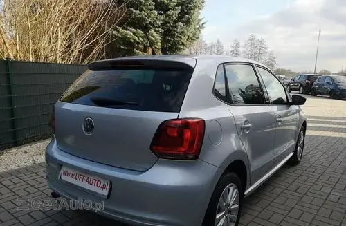 VOLKSWAGEN Polo 