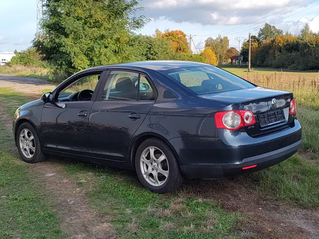 VOLKSWAGEN Jetta Sportline