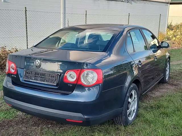 VOLKSWAGEN Jetta Sportline