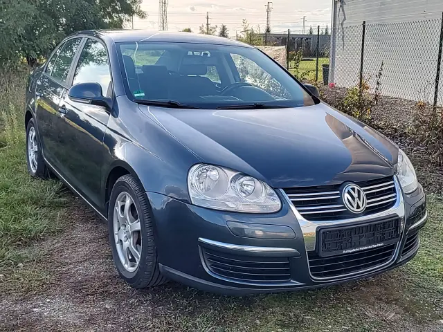 VOLKSWAGEN Jetta Sportline