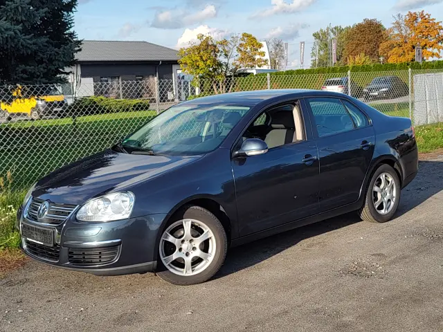 VOLKSWAGEN Jetta Sportline