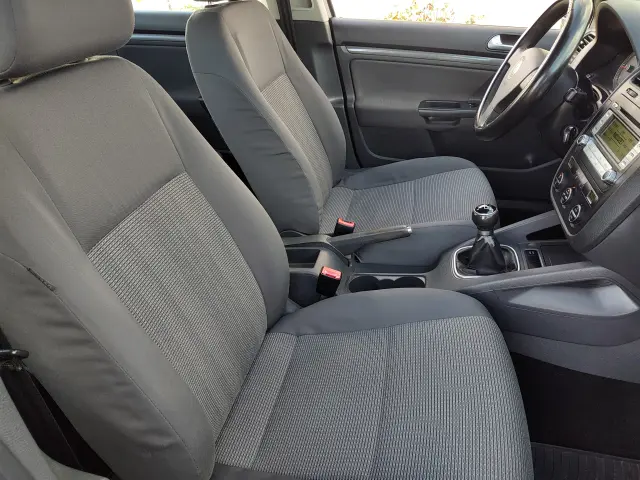 VOLKSWAGEN Jetta Sportline