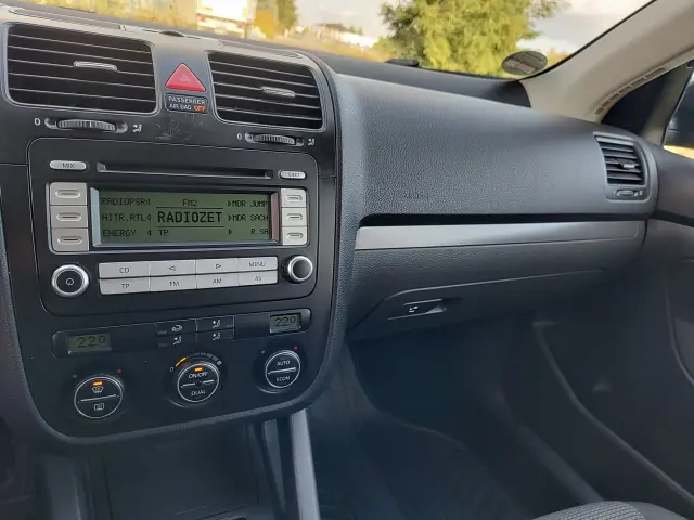 VOLKSWAGEN Jetta Sportline