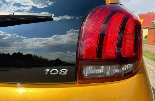 PEUGEOT 108 