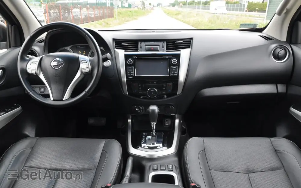 NISSAN Navara 