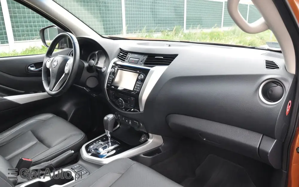 NISSAN Navara 