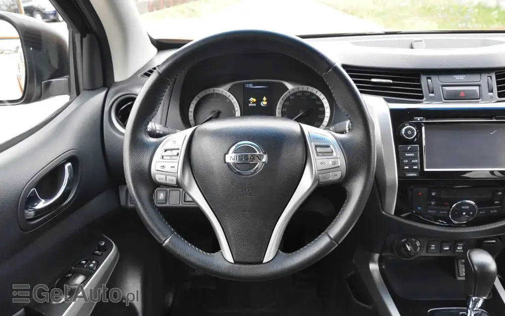 NISSAN Navara 