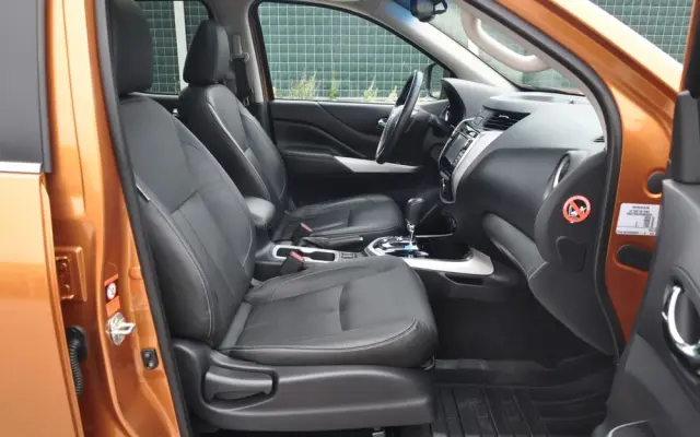 NISSAN Navara 