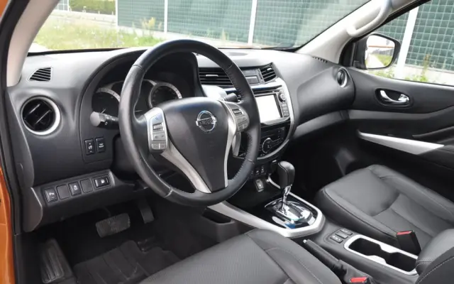 NISSAN Navara 