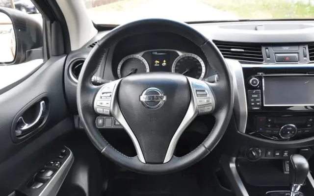 NISSAN Navara 