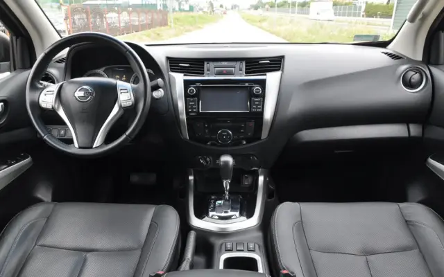 NISSAN Navara 