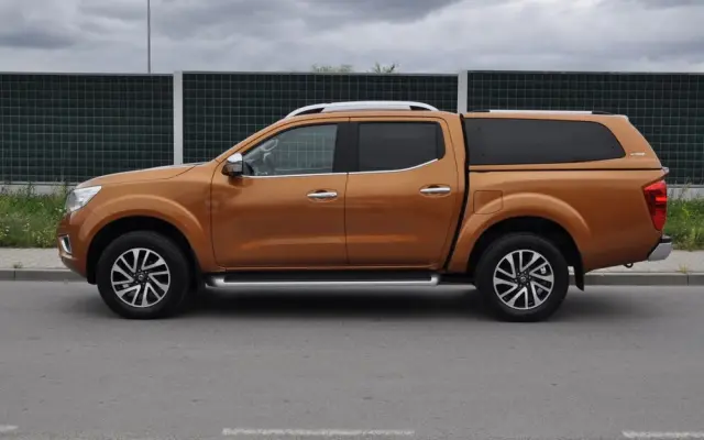 NISSAN Navara 