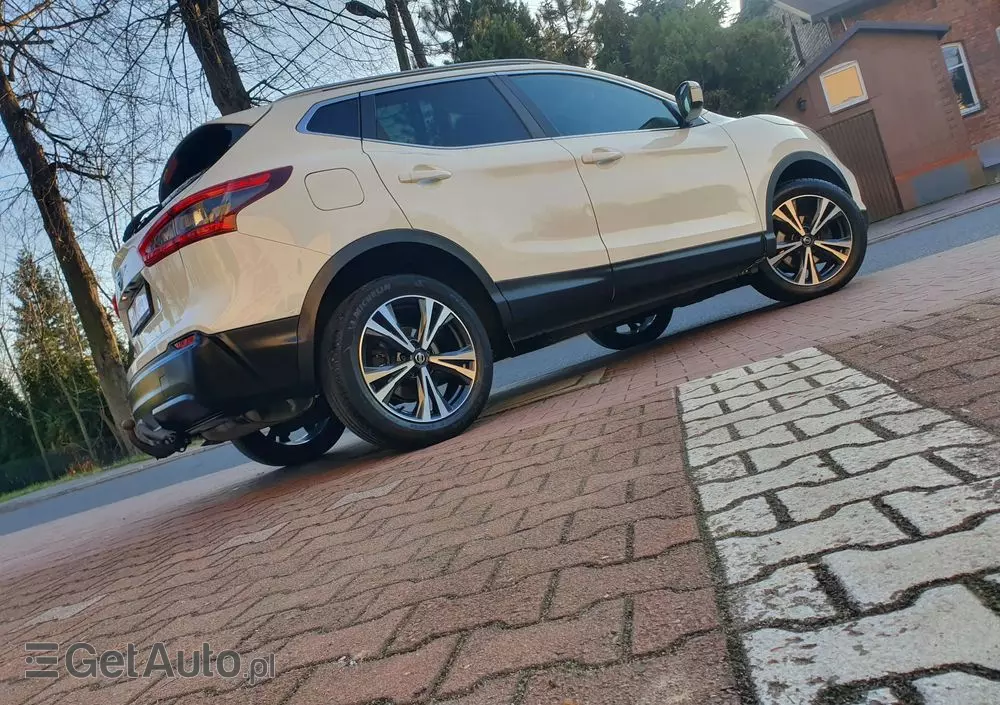 NISSAN Qashqai 1.3 DIG-T N-Connecta