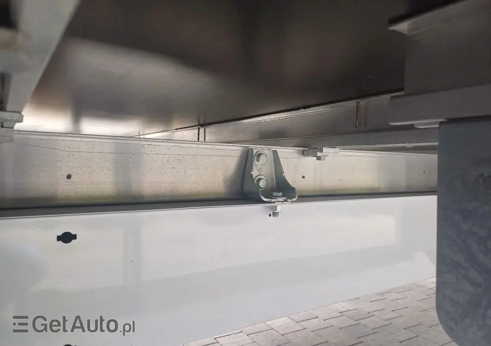 RENAULT Master 10 palet na poduszkach 